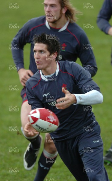 19.11.07 - Wales Rugby Training - James Hook in action during training 