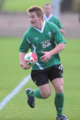 19.11.09 - Wales Rugby Training - Jonathan Davies in action during training. 