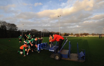 19.11.09 - Wales Rugby Training - Dan Lydiate, Craig Mitchell, Huw Bennett and Duncan Jones pack down during training. 
