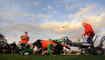 19.11.09 - Wales Rugby Training - Dan Lydiate packs down during training. 