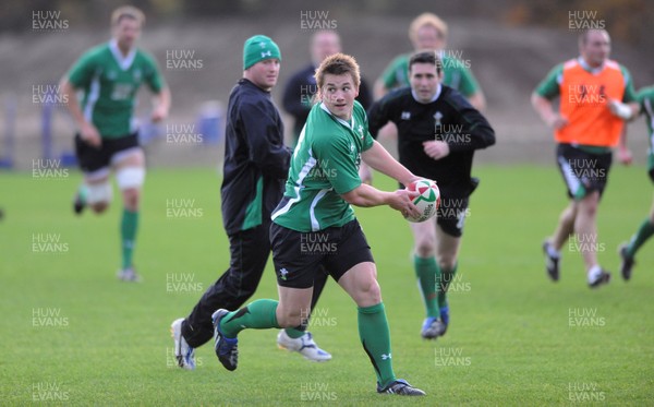 19.11.09 - Wales Rugby Training - Jonathan Davies in action during training. 