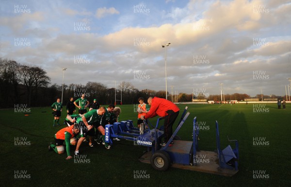 19.11.09 - Wales Rugby Training - Dan Lydiate, Craig Mitchell, Huw Bennett and Duncan Jones pack down during training. 