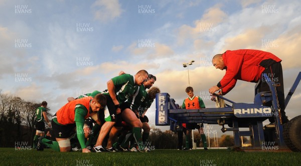 19.11.09 - Wales Rugby Training - Dan Lydiate, Craig Mitchell, Huw Bennett and Duncan Jones pack down during training. 