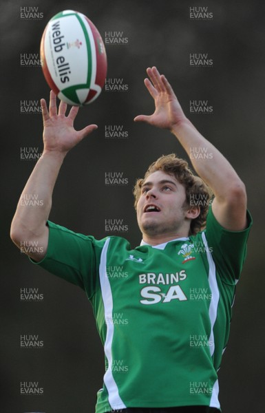19.11.09 - Wales Rugby Training - Leigh Halfpenny in action during training. 