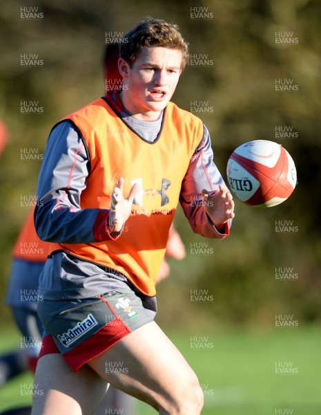 191113 - Wales Rugby Training -Hallam Amos during training