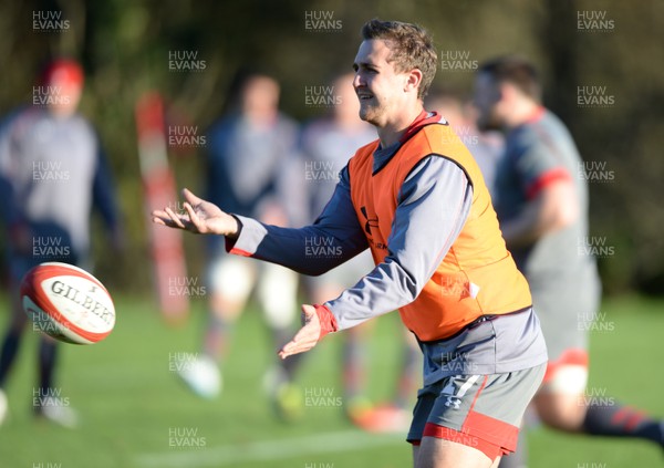 191113 - Wales Rugby Training -Ashley Beck during training