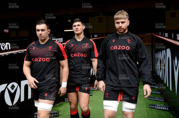 191121 - Wales Rugby Training - Taine Basham, Louis Rees-Zammit and Aaron Wainwright during training