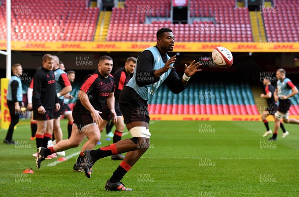 191121 - Wales Rugby Training - Christ Tshiunza during training
