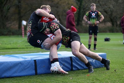 191125 - Wales Rugby Training ahead of their game this weekend against New Zealand - Harri Deaves during training