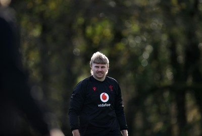 191125 - Wales Rugby Training ahead of their game this weekend against New Zealand - Aaron Wainwright during training