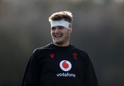 191125 - Wales Rugby Training ahead of their game this weekend against New Zealand - Taine Plumtree during training