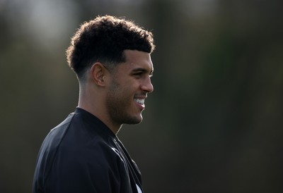 191125 - Wales Rugby Training ahead of their game this weekend against New Zealand - Rio Dyer during training