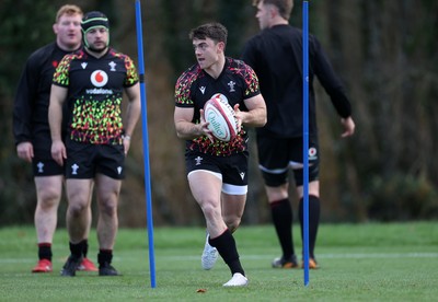 191125 - Wales Rugby Training ahead of their game this weekend against New Zealand - Reuben Morgan-Williams during training