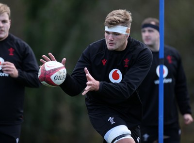 191125 - Wales Rugby Training ahead of their game this weekend against New Zealand - Taine Plumtree during training