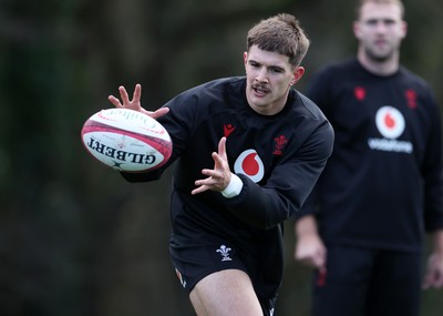 191125 - Wales Rugby Training ahead of their game this weekend against New Zealand - Joe Hawkins during training