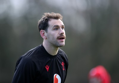 191125 - Wales Rugby Training ahead of their game this weekend against New Zealand - Tomos Williams during training