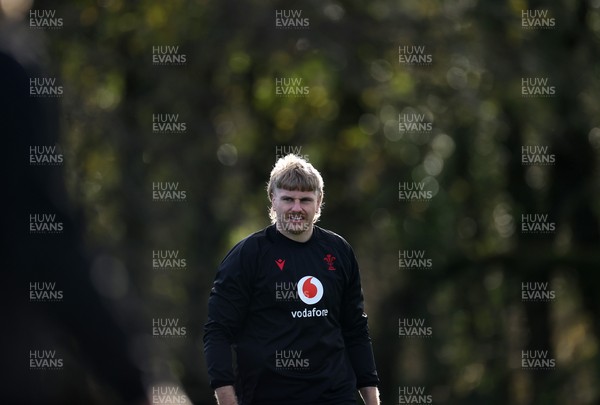 191125 - Wales Rugby Training ahead of their game this weekend against New Zealand - Aaron Wainwright during training