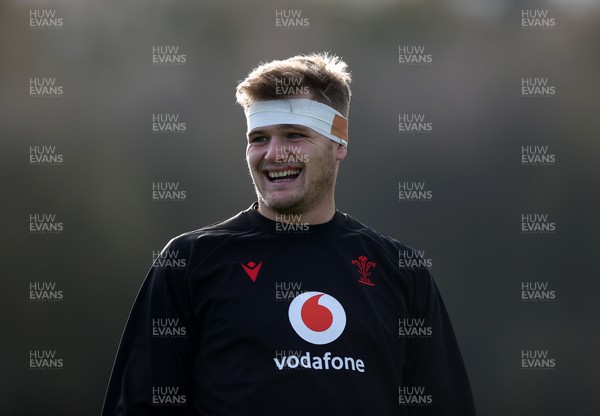 191125 - Wales Rugby Training ahead of their game this weekend against New Zealand - Taine Plumtree during training
