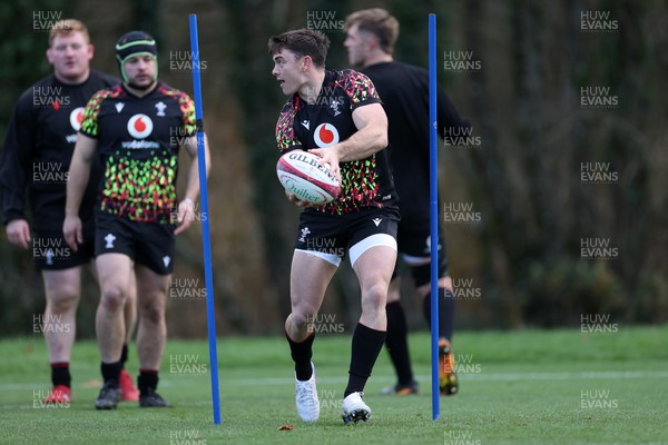 191125 - Wales Rugby Training ahead of their game this weekend against New Zealand - Reuben Morgan-Williams during training
