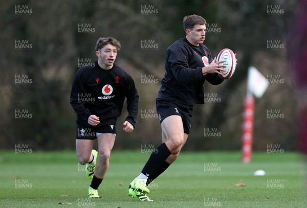 191125 - Wales Rugby Training ahead of their game this weekend against New Zealand - Joe Hawkins during training