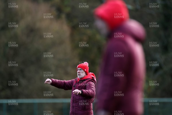 191125 - Wales Rugby Training ahead of their game this weekend against New Zealand - Steve Tandy, Head Coach during training