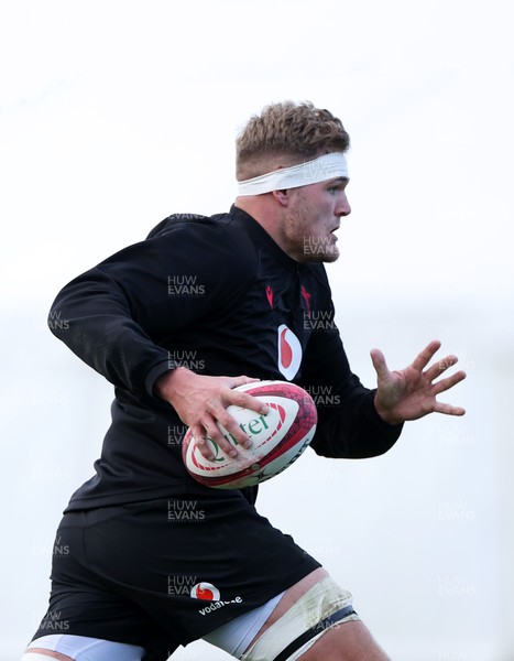 191125 - Wales Rugby Training ahead of their game this weekend against New Zealand - Taine Plumtree during training