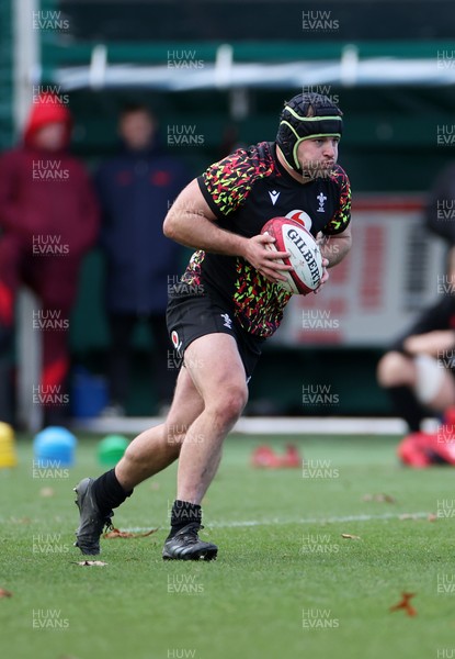 191125 - Wales Rugby Training ahead of their game this weekend against New Zealand - Harri Deaves during training