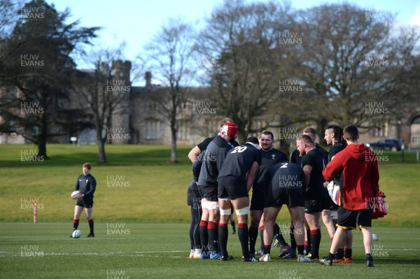 200218 - Wales Rugby Training - Players huddle during training