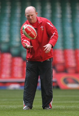 20.03.09 - Wales Rugby Wales kicking coach Neil Jenkins oversees a training session ahead of his sides Six Nations decider against Ireland tomorrow (Sat) 