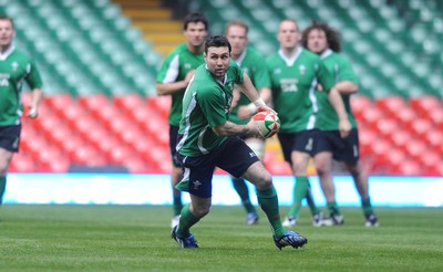 20.03.09 - Wales Rugby Wales Stephen Jones takes part in a training session ahead of his sides Six Nations decider against Ireland tomorrow (Sat) 