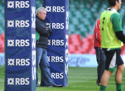20.03.09 - Wales Rugby Wales head coach Warren Gatland  a training session ahead of his sides Six Nations decider against Ireland tomorrow (Sat) 