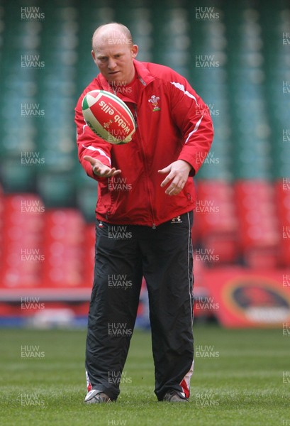 20.03.09 - Wales Rugby Wales kicking coach Neil Jenkins oversees a training session ahead of his sides Six Nations decider against Ireland tomorrow (Sat) 