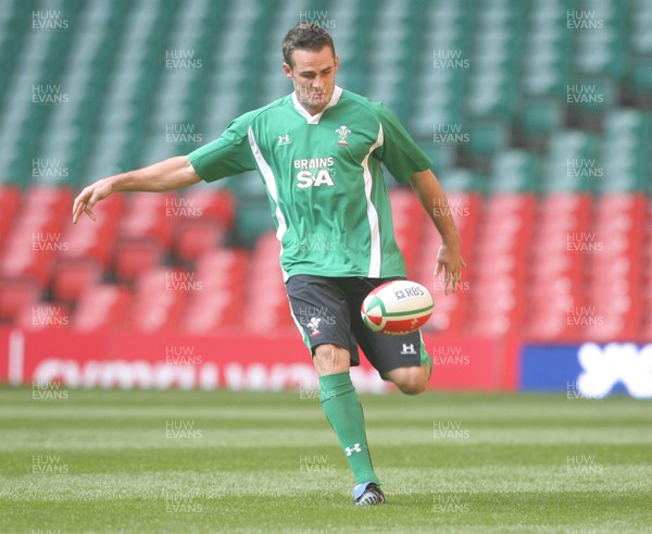 20.03.09 - Wales Rugby Wales' Lee Byrne takes part in a training session ahead of his sides Six Nations decider against Ireland tomorrow (Sat) 