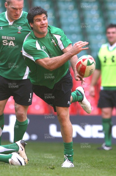 20.03.09 - Wales Rugby Wales' Mike Phillips takes part in a training session ahead of his sides Six Nations decider against Ireland tomorrow (Sat) 