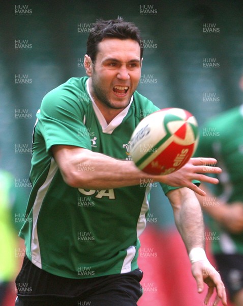 20.03.09 - Wales Rugby Wales Stephen Jones takes part in a training session ahead of his sides Six Nations decider against Ireland tomorrow (Sat) 