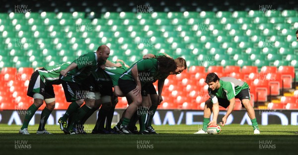 20.03.09 - Wales Rugby Wales Mike Phillips (R) takes part in a training session ahead of his sides Six Nations decider against Ireland tomorrow (Sat) 