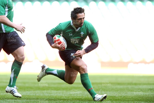 20.03.09 - Wales Rugby Wales Gavin Henson takes part in a training session ahead of his sides Six Nations decider against Ireland tomorrow (Sat) 