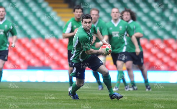 20.03.09 - Wales Rugby Wales Stephen Jones takes part in a training session ahead of his sides Six Nations decider against Ireland tomorrow (Sat) 