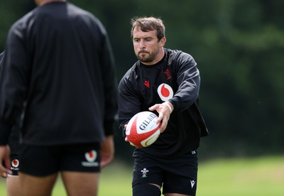 200625 - Wales Rugby Training - Rhodri Williams during training
