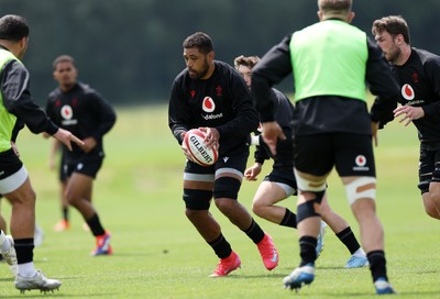 200625 - Wales Rugby Training - Taulupe Faletau during training