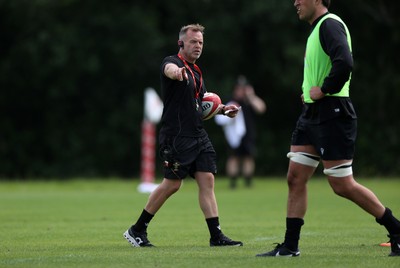 200625 - Wales Rugby Training - Danny Wilson, Forwards Coach during training