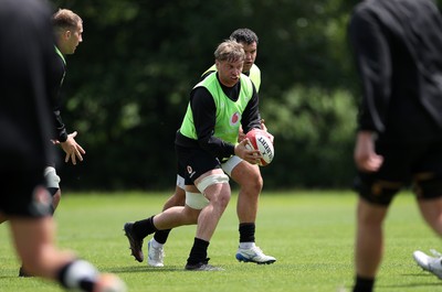 200625 - Wales Rugby Training - Aaron Wainwright during training