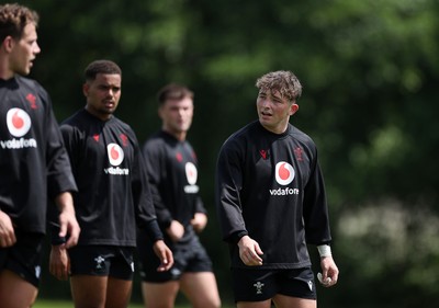 200625 - Wales Rugby Training - Dan Edwards during training