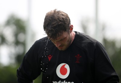 200625 - Wales Rugby Training - James Ratti during training