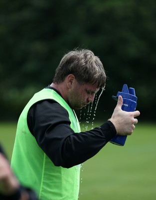 200625 - Wales Rugby Training - Aaron Wainwright during training