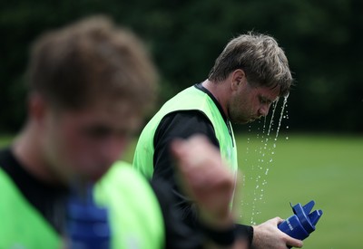 200625 - Wales Rugby Training - Aaron Wainwright during training