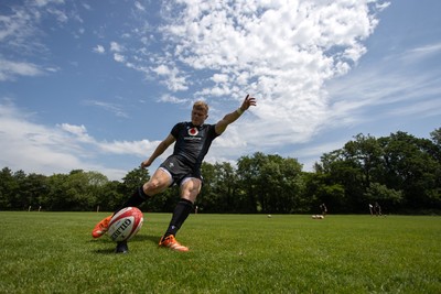 200625 - Wales Rugby Training - Sam Costelow during training