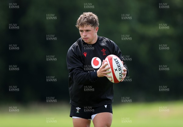 200625 - Wales Rugby Training - Macs Page during training