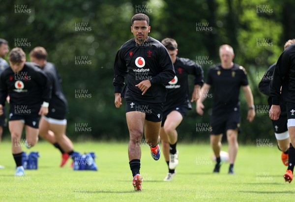 200625 - Wales Rugby Training - Ben Thomas during training