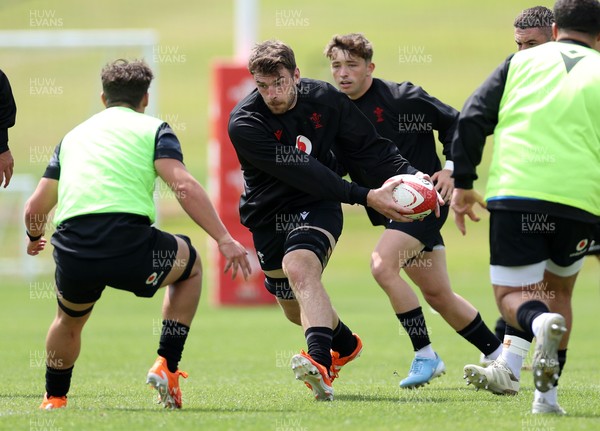 200625 - Wales Rugby Training - James Ratti during training